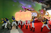Photo 5 and Photo 6<br>The HKJC Equestrian Ambassador and performing troupe will shower the crowd with auspicious blessings.